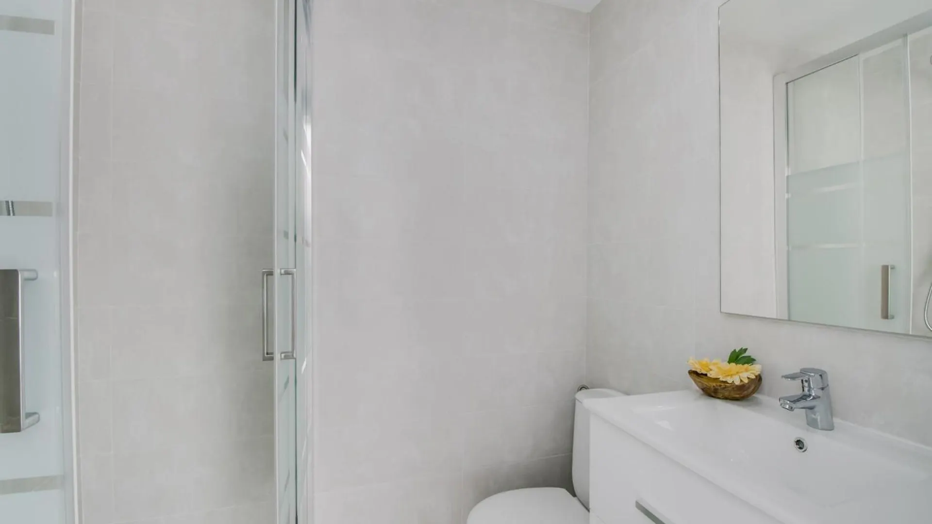 Seafront Apartment With Balcony Порто де Алькудиа