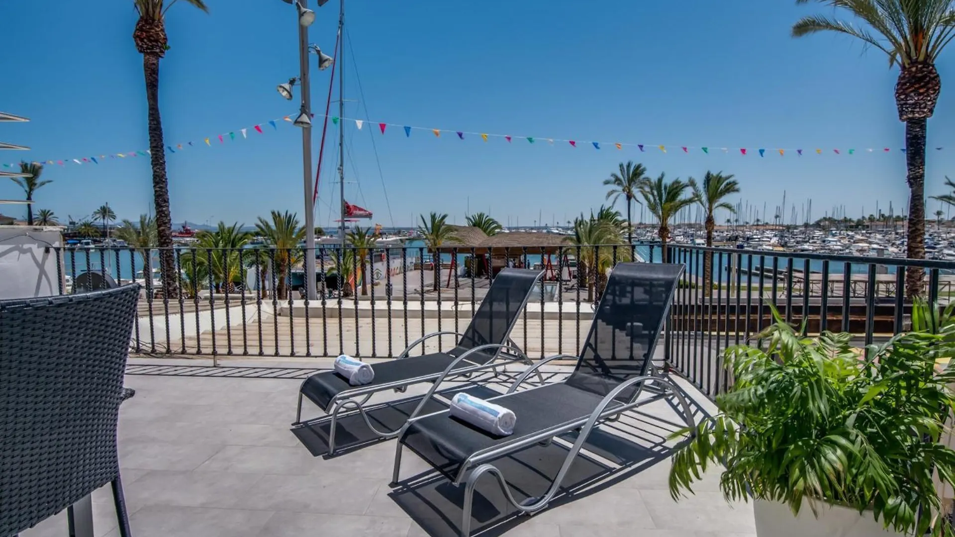 Seafront Apartment With Balcony Порто де Алькудиа Испания